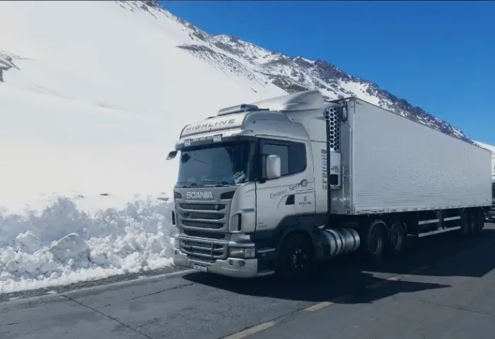 Scania R440 H. 2013 A6x2 câmara fria Niju