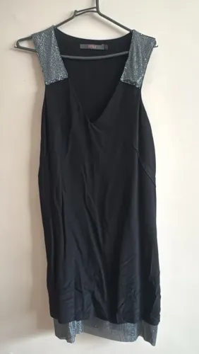 Vestido preto curto