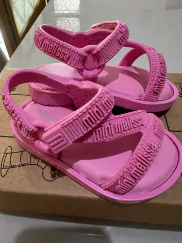 Vendo sandálias Melissa 