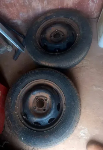 Rodas aro 13 de ferro com pneus linha GM