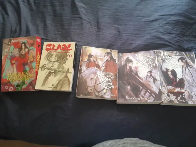 Coleção livros de romance e mangas (50 cada) (150 leva tudo)