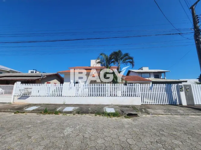 Excelente Casa 4 dormitório(s) em Campeche - Florianópolis
