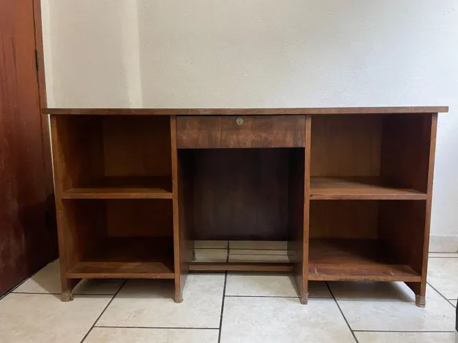 Vende-se móvel de madeira