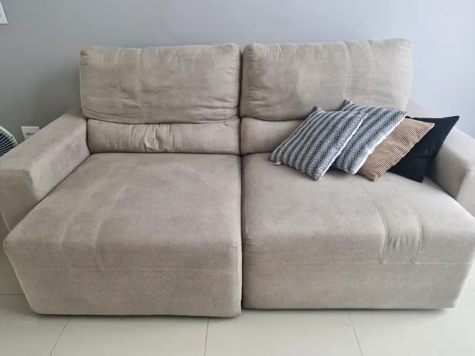 Sofá com chaise linho sintético