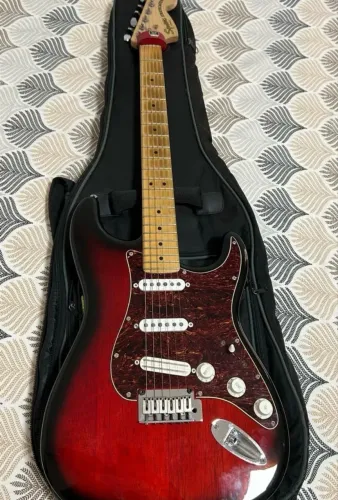Guitarra stratocaster fender squier standard