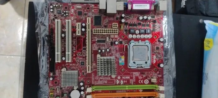 LGA775 / DDR2 / SATA / PCI Express