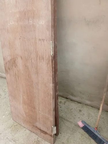 2 porta madeira nunca usda 2.10 x72 tem pequeno detalhe