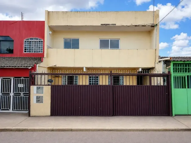 SOBRADO PARA INVESTIDOR COM 3 MORADIAS, 2 JÁ ALUGADAS E RENDA DE QUASE R$ 3 MIL/MÊS SANTA