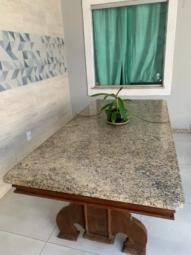 Mesa de Madeira Maciça / tampo de granito ( colonial)