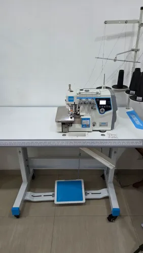 Máquina de costura overlok ponto cadeia industrial nova.