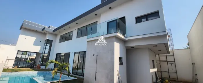 Sobrado à Venda no Florais do Valle | 4 Suítes | Piscina | Energia Solar
