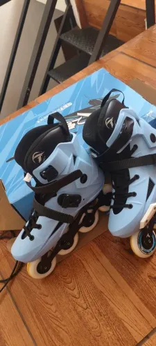 Patins Urban Freestyle Traxart Revolt Azul Sky Abec 9 Inline 42/43