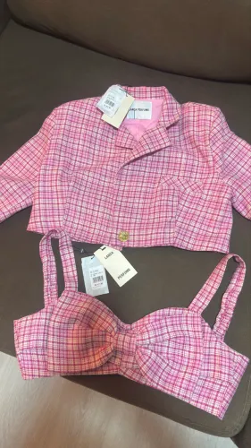 Conjunto lança perfume