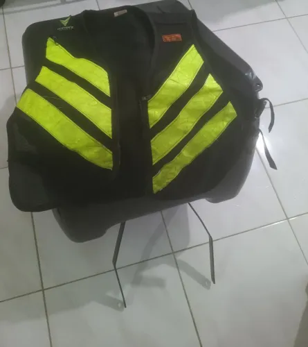 Caixa 145L motoboy + suporte + colete refletivo + capinha a prova d''agua