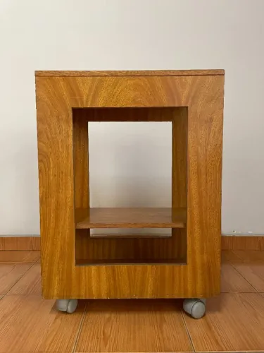 Porta Equipamentos de Computador - Madeira