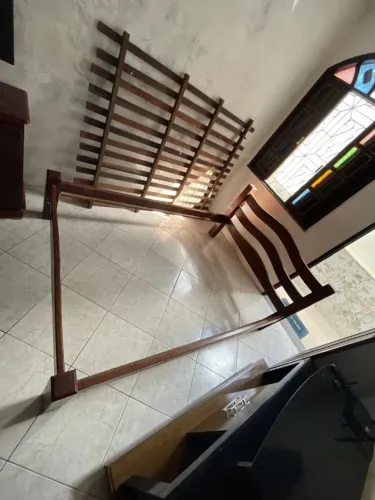 Cama de Madeira maciça antiga em perfeito estado