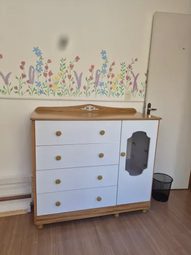 Conjunto quarto infantil - guarda roupa e cômoda em excelente estado