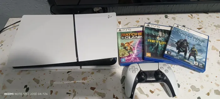 Ps5 slim, vendo Playstation 5 pouco usado, com 3 jogos