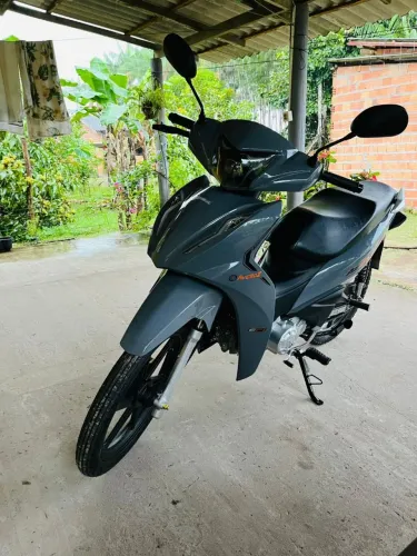 VENDE-SE MOTO AVELLOZ (EMPLACADA)