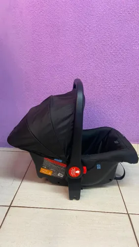 Carinho de bebê com BB comforto