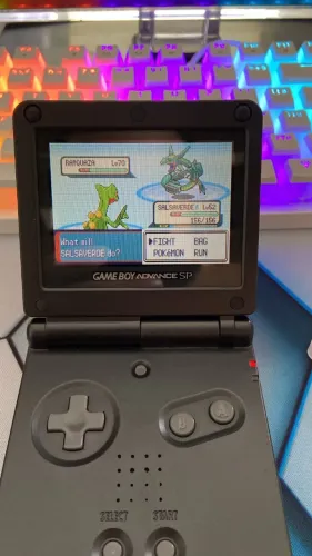 Game Boy Advance SP Preto + 3 Jogos Pokémon