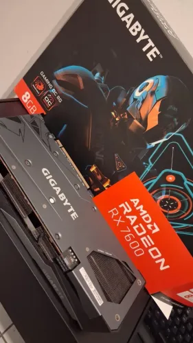 Placa de Vídeo RX 7600 GAMING OC 8G AMD Radeon Gigabyte, 8GB, GDDR6, 128bits, RGB