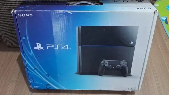Ps4 500GB com 1 controle/ Sem Jogos