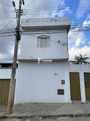 Aluga-se casa no Nsa Senhora de Fátima - vaga para moto