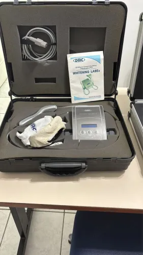 Aparelho laser odontológico para clareamento e terapia