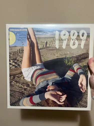 VINIL TAYLOR SWIFT - 1989 (TAYLOR'S VERSION / 2LP SUNRISE BOULEVARD YELLOW) - IMPORTADO
