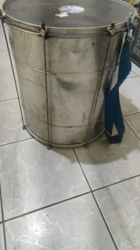 Surdo de percussão usado + baqueta