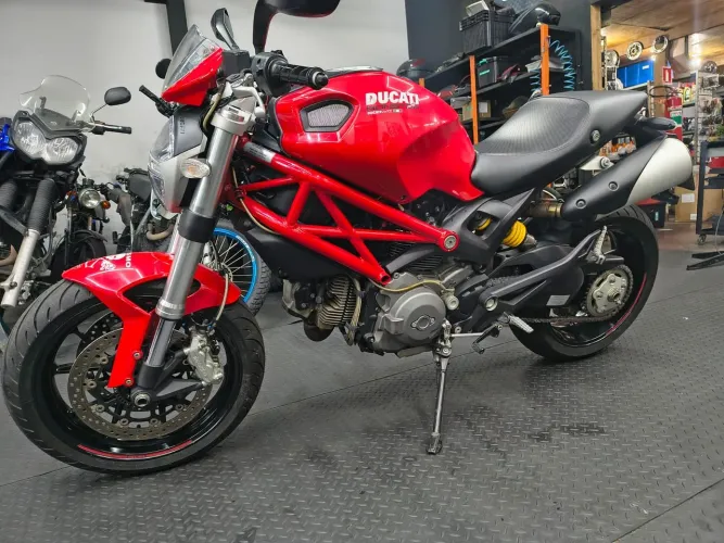 Ducati monster 796 unica dona 