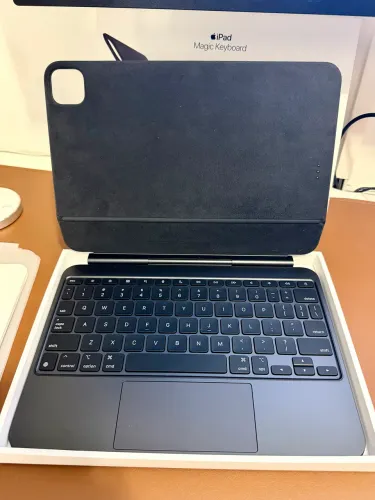 Magic Keyboard iPad Pro M4/M5 11 polegadas