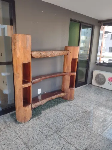 Estante de madeira rustica