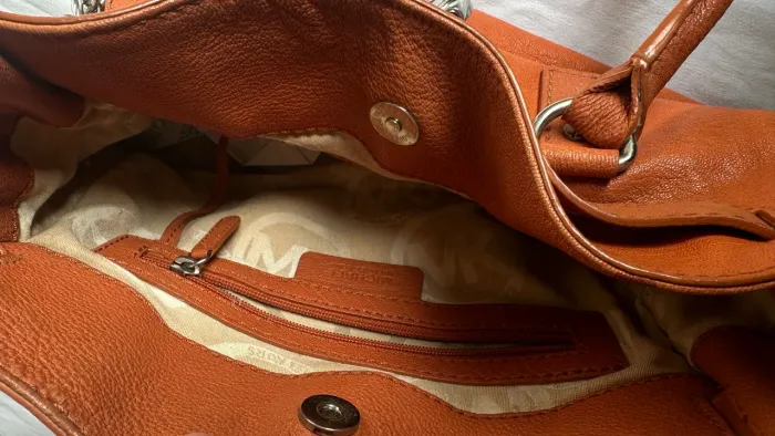 Bolsa Michael kors laranja ferragem prata