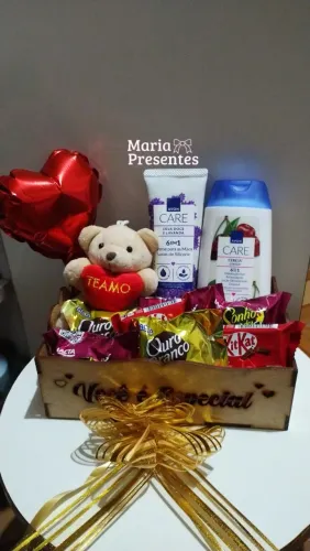 Caixa mdf você é especial com chocolates,ursinho e cremes de mão e corpo 
