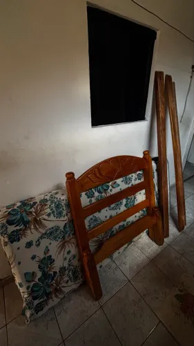 Cama solteiro + colchão em ótimo estado