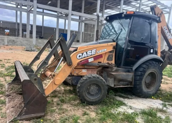 VENDO RETROESCAVADEIRA CASE 580N 4X4 COMPLETA