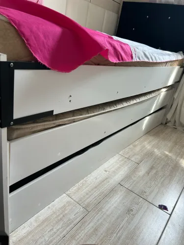 Tricama com colchões e cabeceira R$400