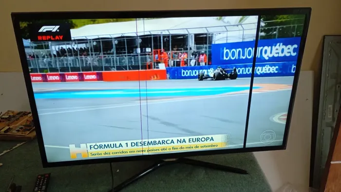 TV Samsung 40 polegadas smart com defeito na tela