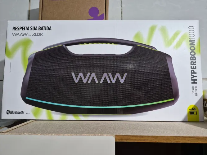 Vendo caixa de som Waaw 200 w quase niva, comprei há 3 meses só