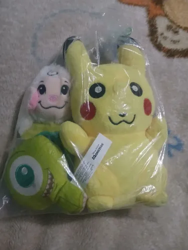 Lote de 3 pelúcias pika chu mas 2