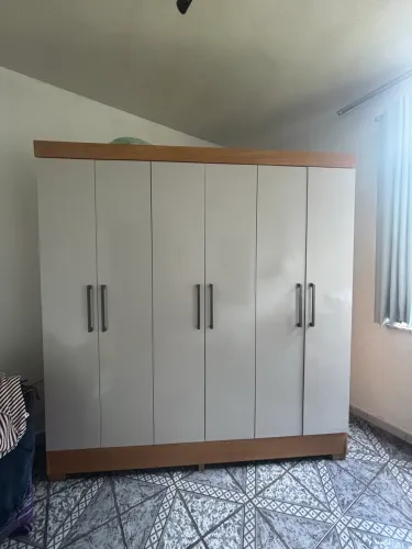 Guarda roupa 6 portas 