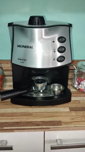 VENDE-SE CAFETEIRA ESPRESSO ZERADA POR PRECO IRRESISTÍVEL!!!!!