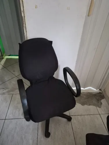 Cadeira de escritorio preciso liberar espaco