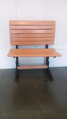 Antiga Carteira Escolar Em Ferro Fundido E Madeira - Restaurada