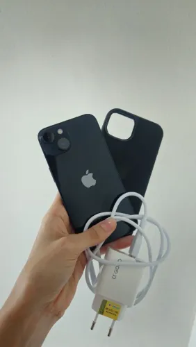 Iphone 14 preto com acessórios 