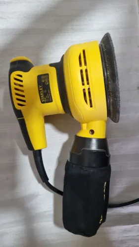 Lixadeira roto orbital Stanley 110w (Usado apenas uma vez)