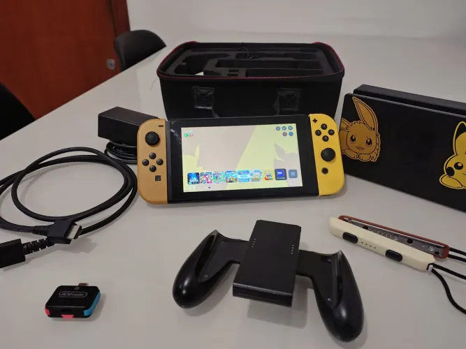 Nintendo Switch Eevee e Pikachu Desbloqueado