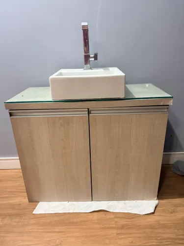 Vende se balcão de banheiro com Cuba e torneira